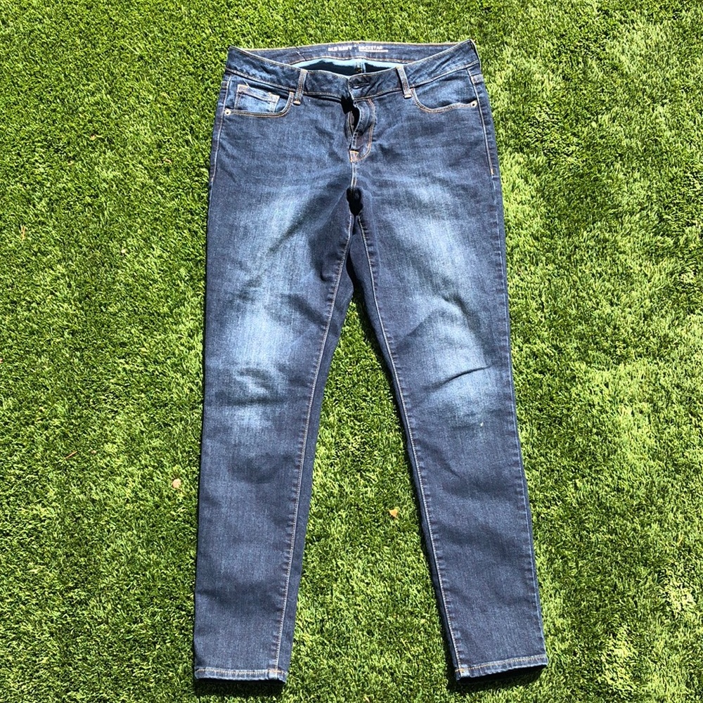 Mid- rise skinny old navy rockstar denim.